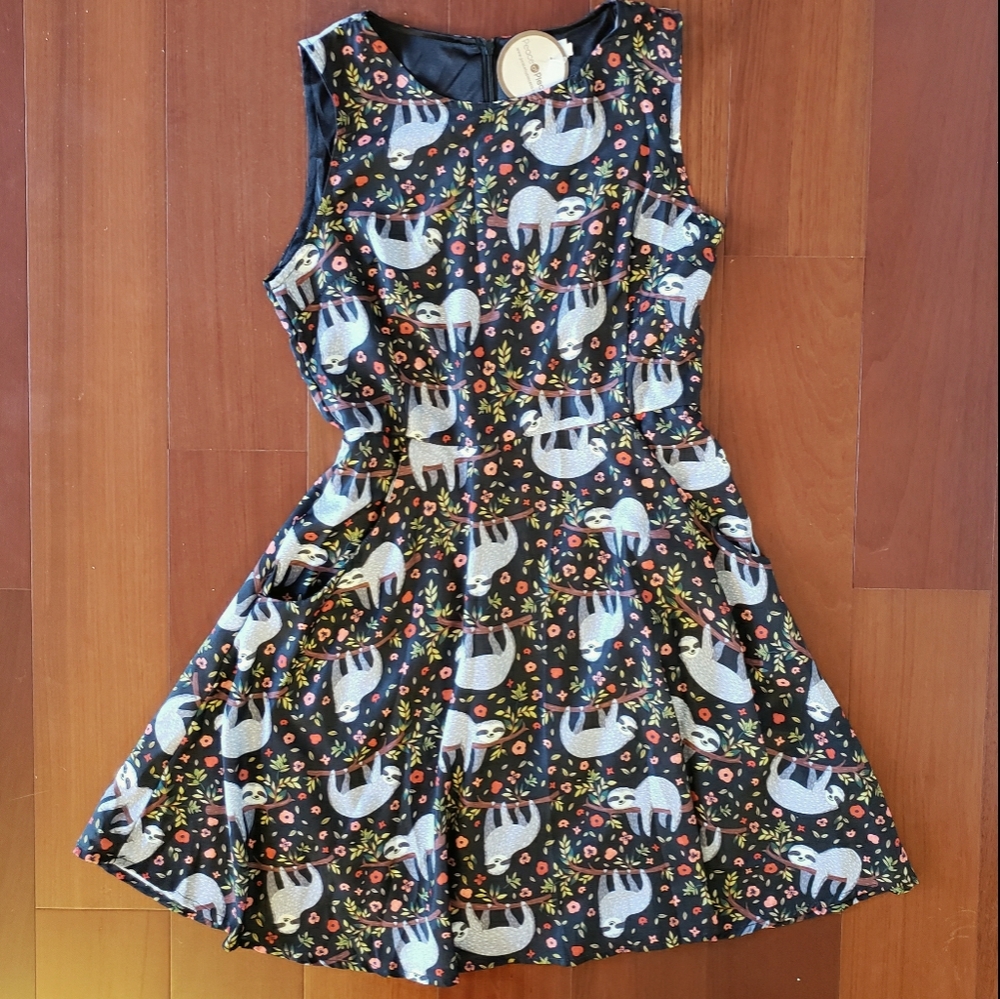 SLOTHS! NWT floral sloth print dress